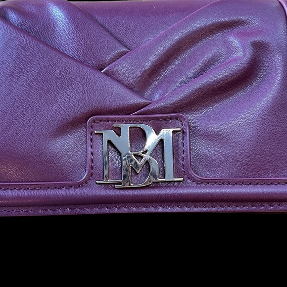 New Badgley Mischka plum crossbody/clutch - Picture 2 of 13